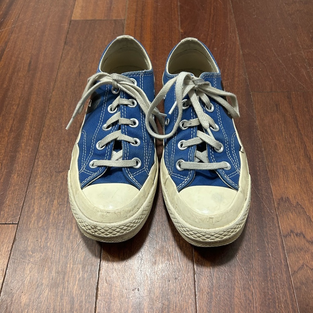 Comme de Garçon converse unisex blue  low sneakers with black heart.